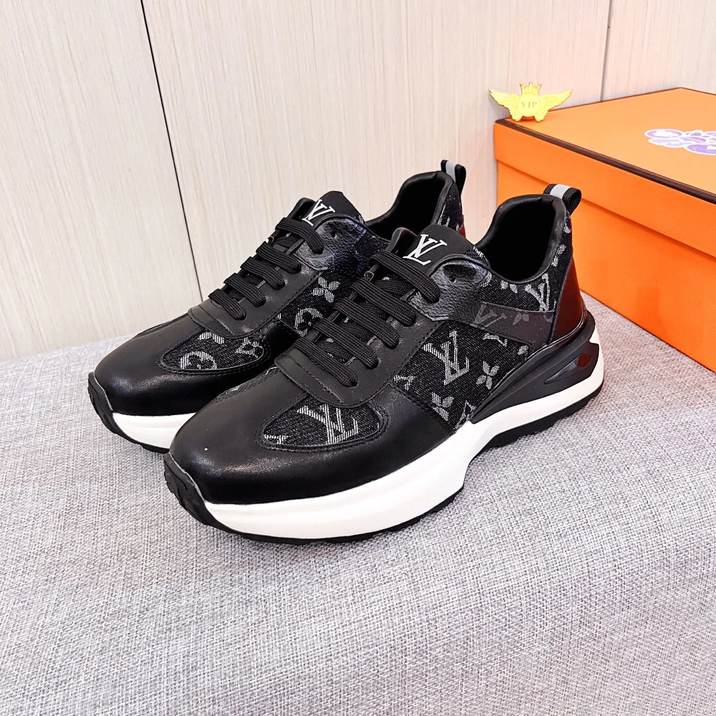 🚘🚘Factory batch 460 men's shoes💰[LV]🔥Louis Vuitton high-end men's shoes brand official website 1:1 latest masterpiece: the upper is made of Italian imported first-layer cowhide with a comfortable and breathable lining➕original non-slip and wear-resistant outsole🔥, making walking more convenient and comfortable! An exclusive new model, a stunning work, a beautiful 1:1 replica [color] compared to the official quality! Create a fashionable personality to set off your uniqueness! A must-have for trendy men! Classic 🔥Size: 38-44 Color: 🔥 2⃣️colors available🔥.